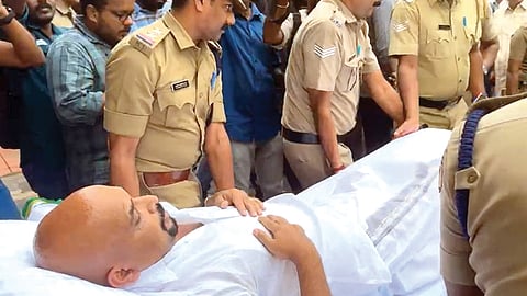 ഇ​തു ത​ന്നെ​യാ​ണോ വ്യ​വ​സാ​യ സൗ​ഹൃ​ദം? | മുഖപ്രസംഗം