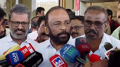 'താനിപ്പോഴും കോണ്‍ഗ്രസുകാരന്‍, വികസനത്തിനൊപ്പം നില്‍ക്കുന്നു'; മുൻ ഡിസിസി  പ്രസിഡന്‍റ്  എ.വി ഗോപിനാഥ് നവകേരള സദസിൽ