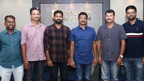 എസ്.പി കെ. കാർത്തിക്കിനൊപ്പം മാധ്യമ പ്രവർത്തകർ