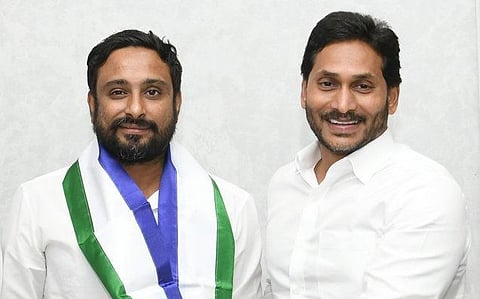 മുൻ ഇന്ത്യൻ ക്രിക്കറ്റ് താരം അമ്പാട്ടി റായുഡു വൈഎസ്ആർ കോൺഗ്രസിൽ ചേർന്നു