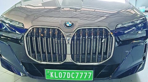 Vehicle registration number auction