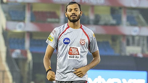 ആദ്യ ഇന്നിങ്സിൽ കേരളത്തിന്‍റെ അഞ്ച് വിക്കറ്റ് വീഴ്ത്തിയ യുപി പേസ് ബൗളർ അങ്കിത് രജ്‌പുത് മാൻ ഓഫ് ദ മാച്ച്.