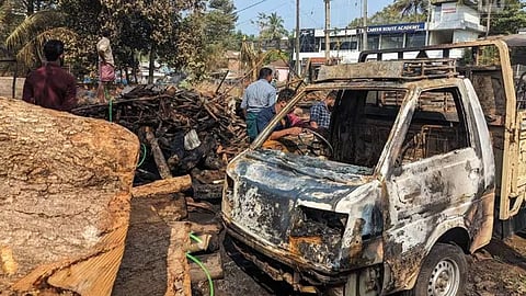 തീ നിയന്ത്രണ വിധേയമായ ശേഷമുള്ള ദൃശ്യം