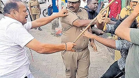 മുഖ്യമന്ത്രിയുടെ ഗൺമാനും സുരക്ഷാ ഉദ്യോഗസ്ഥനും ചോദ്യം ചെയ്യലിനു ഹാജരാകില്ല
