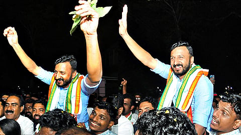 'പുഷ്പവൃഷ്ടിയും വെടിക്കെട്ടുമായി പ്രവർത്തകർ‌'; രാഹുൽ ജയിൽ മോചിതൻ