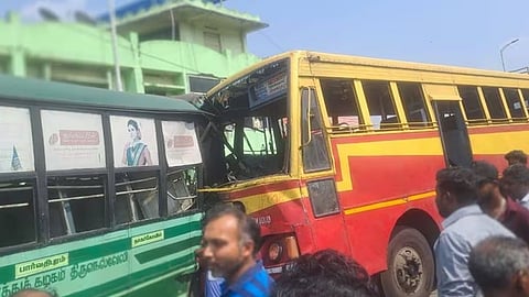 മാർത്താണ്ഡത്ത് ബസുകൾ കൂട്ടിയിടിച്ച് ഡ്രൈവർ മരിച്ചു, 35 പേർക്ക് പരുക്ക്