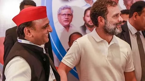 Akhilesh Yadav And Rahul Gandhi 
