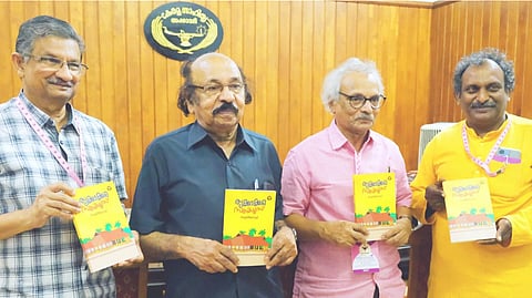 കാർട്ടൂണിസ്റ്റ് സുധീർനാഥിന്‍റെ തൃക്കാക്കര സ്കെച്ചസ് എന്ന പുസ്തകം എം. മുകുന്ദൻ, പ്രൊഫ. കെ. സച്ചിദാനന്ദൻ, അശോകൻ ചരുവിൽ എന്നിവർ പ്രകാശനം ചെയ്യുന്നു.