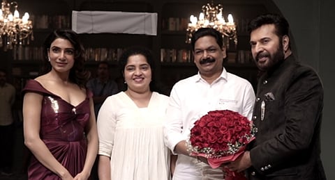 ബ്രാന്‍ഡ് അംബാസഡര്‍ പ്രഖ്യാപനത്തിനു ശേഷം മമ്മൂട്ടിയും സാമന്തയും ഐസിഎൽ ഫിന്‍കോർപ്പ് ചെയര്‍മാനുംഹോള്‍ടൈം ഡയറക്റ്ററും സിഇഒയ്ക്കുമൊപ്പം