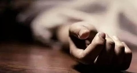 woman found dead at lodge aluva