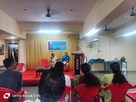  'മഹാനഗരത്തിന്‍റെ നിറഭേദങ്ങൾ' എന്ന പുസ്തകത്തെക്കുറിച്ച് ചർച്ച നടത്തി അക്ഷരസന്ധ്യ
