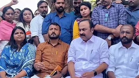സിദ്ധാർഥന്‍റെ മരണം: സിബിഐ അന്വേഷണത്തിന് ഉത്തരവിട്ടതിനു പിന്നാലെ നിരാഹാരസമരം അവസാനിപ്പിച്ച് കോൺഗ്രസ്