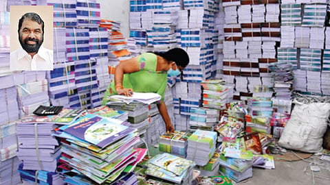 അധ്യയന വർഷം ആരംഭിക്കും മുമ്പ് പാഠപുസ്തകങ്ങൾ കുട്ടികളിലേക്ക് 
