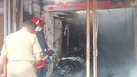 വരാപ്പുഴയിൽ  തീപ്പിടുത്തം; ലേഡീസ് സ്റ്റോർ പൂർണമായി കത്തി നശിച്ചു