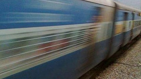 faridabad man and 4 sons commit suicide jumping to train
