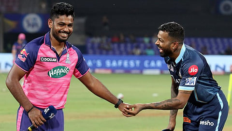 രാജസ്ഥാൻ റോയൽസ് ക്യാപ്റ്റൻ സഞ്ജു സാംസണും മുംബൈ ഇന്ത്യൻസ് ക്യാപ്റ്റൻ ഹാർദിക് പാണ്ഡ്യയും.