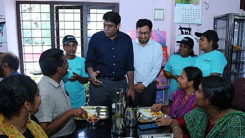 സ്വീപ്പ്: പൊതുജനങ്ങളോട് വോട്ട് അഭ്യർത്ഥിച്ച്  ജില്ലാ കളക്ടർ, തുടക്കം കളക്ടറേറ്റ് കാന്റീനിൽ