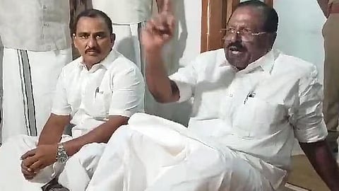 കാസർകോട് പത്രിക സമർപ്പണത്തിൽ തർക്കം; പ്രതിഷേധിച്ച് രാജ്മോഹൻ ഉണ്ണിത്താൻ
