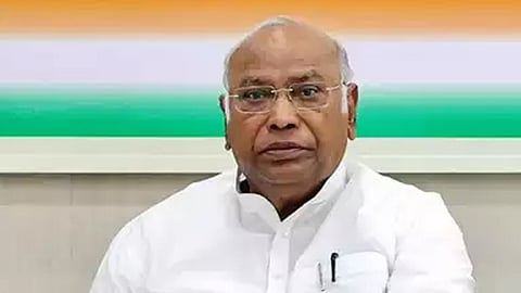 കേരളത്തിലെ മുഖ്യഎതിരാളിയെപ്പറ്റി മറുപടിയില്ല