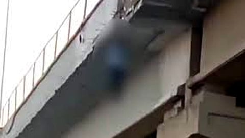 dead body found hanging on the under construction flyover in delhi