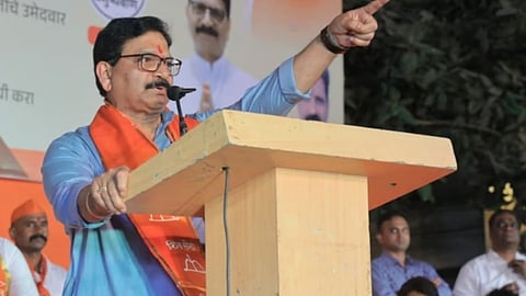 Joined Eknath Shinde s Shiv Sena to avoid ED jail says Ravindra Vaikar| ഏക്നാഥ് ഷിൻഡെയുടെ ശിവസേനയിൽ ചേർന്നത് ജയിലിലാകാതിരിക്കാൻ: രവീന്ദ്ര വൈകർ