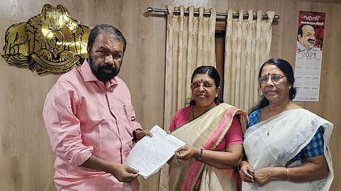 ലൈംഗിക അതിക്രമം തടയാൻ എല്ലാ സ്‌കൂളുകളിലും ഇന്‍റേണല്‍ കമ്മിറ്റി വേണം: വനിതാ കമ്മിഷൻ