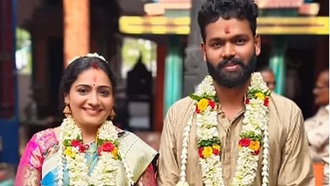 നടി മീരാ വാസുദേവൻ വിവാഹിതയായി; വരൻ 'കുടുംബവിളക്ക്' ഛായാഗ്രാഹകൻ  വിപിൻ പുതിയങ്കം