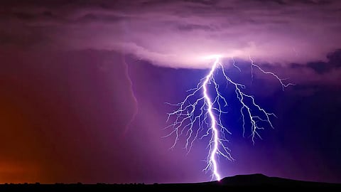 2 people died after being struck by lightning in Kannur