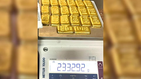 നെടുമ്പാശേരിയിൽ നിന്നു പിടികൂടിയ സ്വർണം