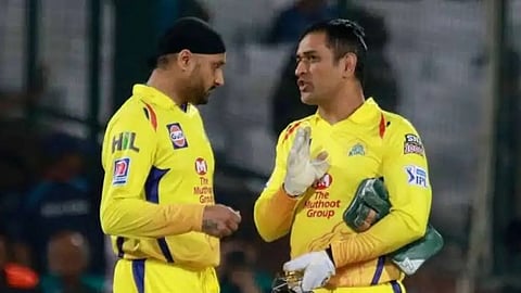 Bhajji asks Dhoni to quit if he can't bat up the order