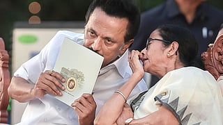 കെജ്‌രിവാളും ജഗൻമോഹനും വീണു; ഇടറാതെ സ്റ്റാലിനും മമതയും