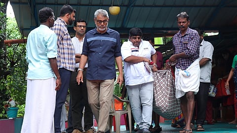 മാതാപിതാക്കൾ ഇരുവരും ഒരാഴ്ചക്കിടെ മരണപ്പെട്ടു; ഒറ്റപ്പെട്ടുപോയ ഗോകുൽ പ്രസാദിന് പീസ് വാലി തുണയായി
