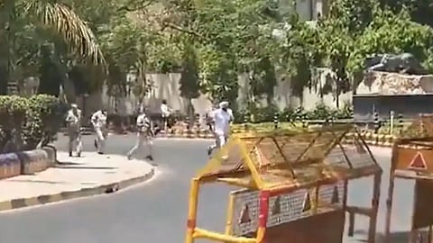 video on way to pm home bjp leader ravneet singh bittu faces traffic gets down runs