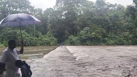 തീവ്ര മഴ: മണികണ്ഠൻ ചാൽ ചപ്പാത്ത് മുങ്ങി