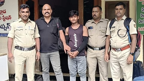 പ്രായപൂർത്തിയാകാത്ത പെൺകുട്ടിയെ പ്രലോഭിപ്പിച്ച് തട്ടിക്കൊണ്ടുപോയി പീഡിപ്പിച്ചു; പ്രതിയെ സാഹസികമായി പിടികൂടി പൊലീസ്