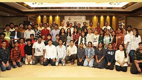 വേൾഡ് മലയാളി കൗൺസിലിന്‍റെ നേതൃത്വത്തിൽ സ്കോളർഷിപ് വിതരണം ചെയ്തു