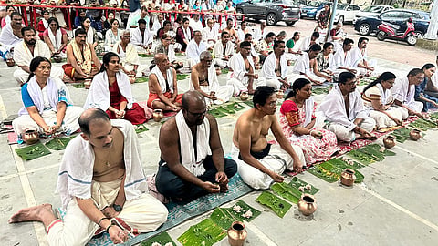 കര്‍ക്കടക വാവ്; പിതൃതര്‍പ്പണത്തിന് വാഷി അയ്യപ്പ മിഷൻ ക്ഷേത്രത്തിൽ ഭക്തജന തിരക്ക്