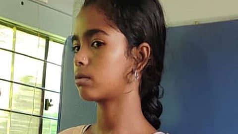 Missing girl's photo captured by co passenger from train