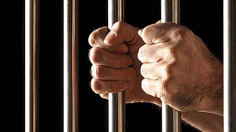 Case filed against builder and wife for allegedly defrauding 100 crores by promising a flat