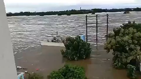 Heavy rains wreak havoc in Telangana and Andhra Pradesh: 19 dead