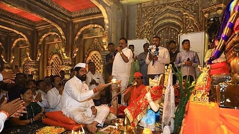 താനെയിലെ ഗണേഷ് മണ്ഡലിൽ പൂജ നടത്തുന്ന മഹാരാഷ്ട്ര മുഖ്യമന്ത്രി ഏകനാഥ് ഷിൻഡെ ‌Maharashtra Chief Minister Eknath Shinde ar Thane Ganesh Mandal