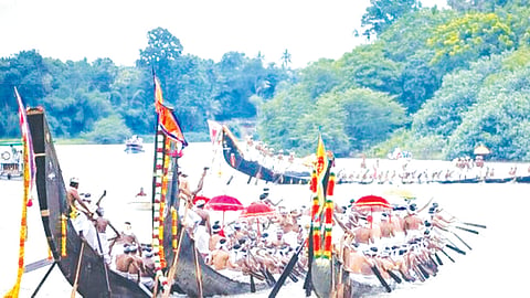 ചുണ്ടൻ വള്ളത്തിൽ ഇതര സംസ്ഥാനക്കാർ ആകെ തുഴച്ചിൽക്കാരുടെ 25 ശതമാനത്തിൽ കൂടുതലാകാൻ പാടില്ല | Migrant laborers restricted as rowers in Nehru trophy boat race
