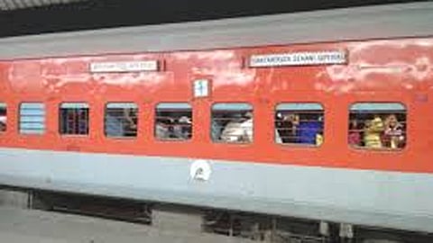 Stone pelting on train; Several passengers were injured