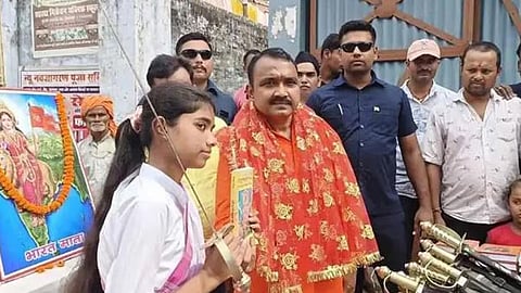 Swords are used to cut off the hands of attackers; BJP MLA gives sword to girls during Vijayadashami celebrations