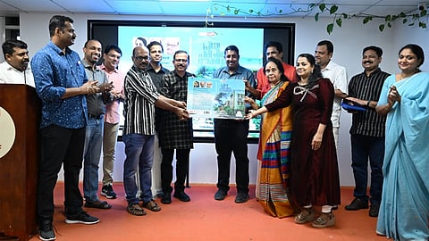 'പ്രിയ പരിചിത നേരങ്ങൾ' കവർ പ്രകാശനം ചെയ്തു Book cover release
