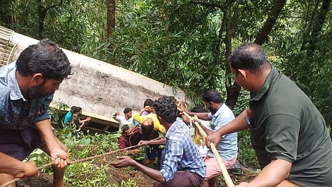 KSRTC bus accident in Neriyamangalam forest area
