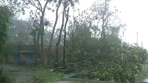 dana cyclone odisha and bengal