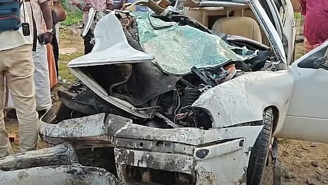 kochi car lorry accident 1 death