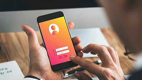 ദാമ്പത്യത്തിലെ സ്വകാര്യത മൗലികാവകാശമാണെന്നും പങ്കാളിയുടെ സ്വകാര്യതയില്‍ ഒളിഞ്ഞു കയറി ശേഖരിക്കുന്ന വിവരങ്ങള്‍ സ്വീകരിക്കാനാകില്ലെന്നും മദ്രാസ് ഹൈക്കോടതി | Court highlights importance of privacy in married life