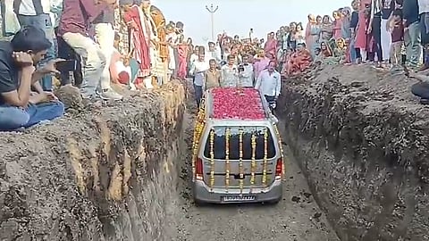 Gujarat family performs last rites  for lucky car